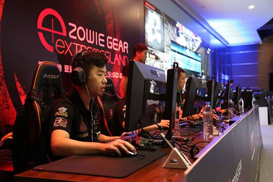 而是被情绪 而是被情绪